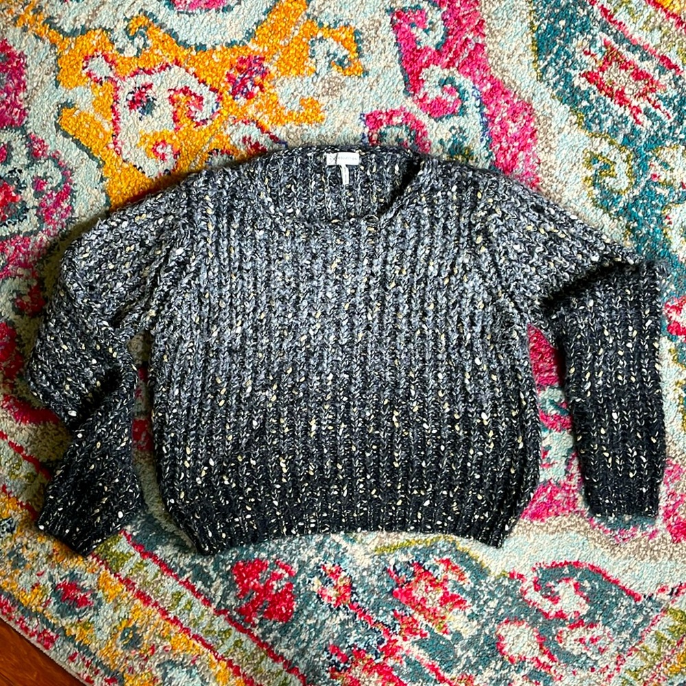 cropped cable knit sweater with gold accent thread